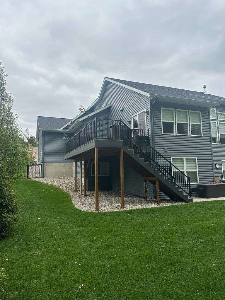 Gallery photos for Stunning Island Mist Trex Deck Transformation: Image #3