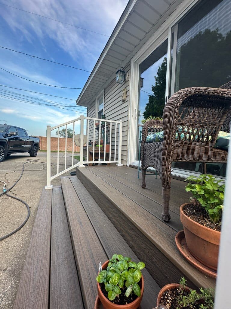 Gallery photos for Chic Trex Patio Upgrade with Stylish Railings: Image #2