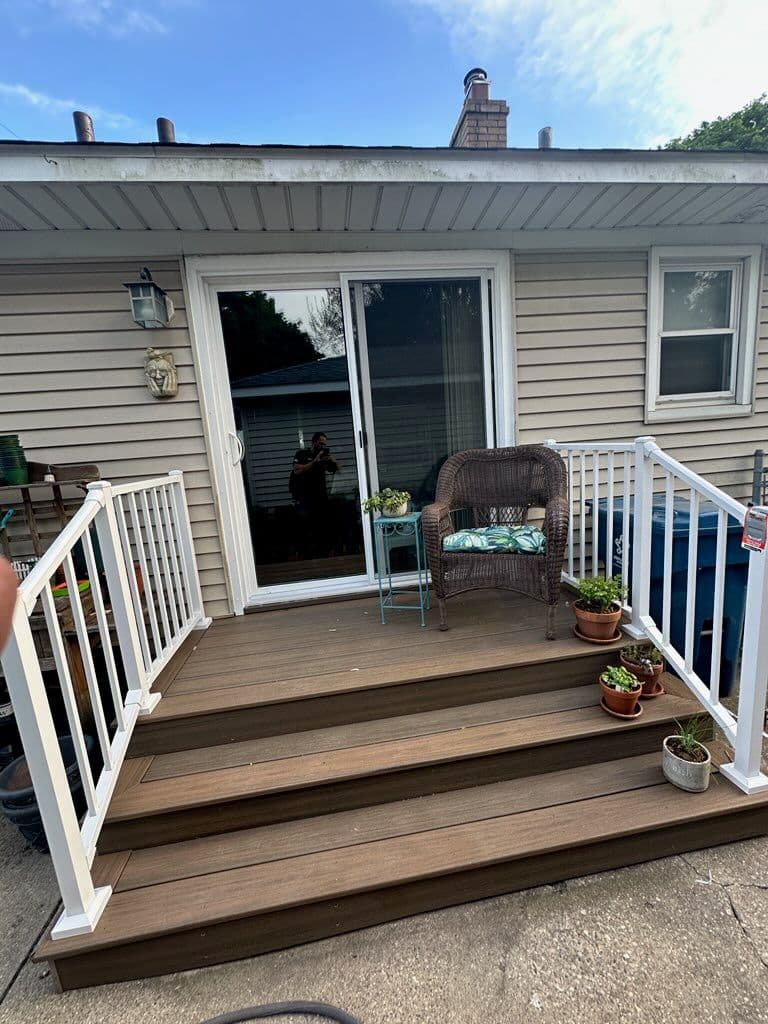 Gallery photos for Chic Trex Patio Upgrade with Stylish Railings: Image #3