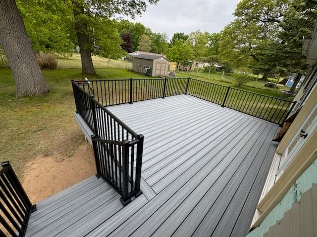 Gallery photos for Muskegon Deck Transformation with Modern Design: Image #2