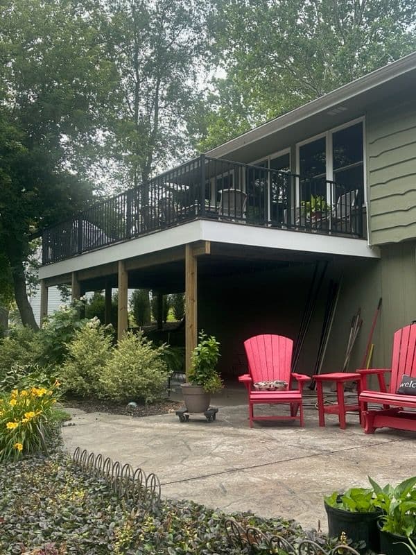 Gallery photos for Stunning Deck Transformation by VIBE Construction: Image #1
