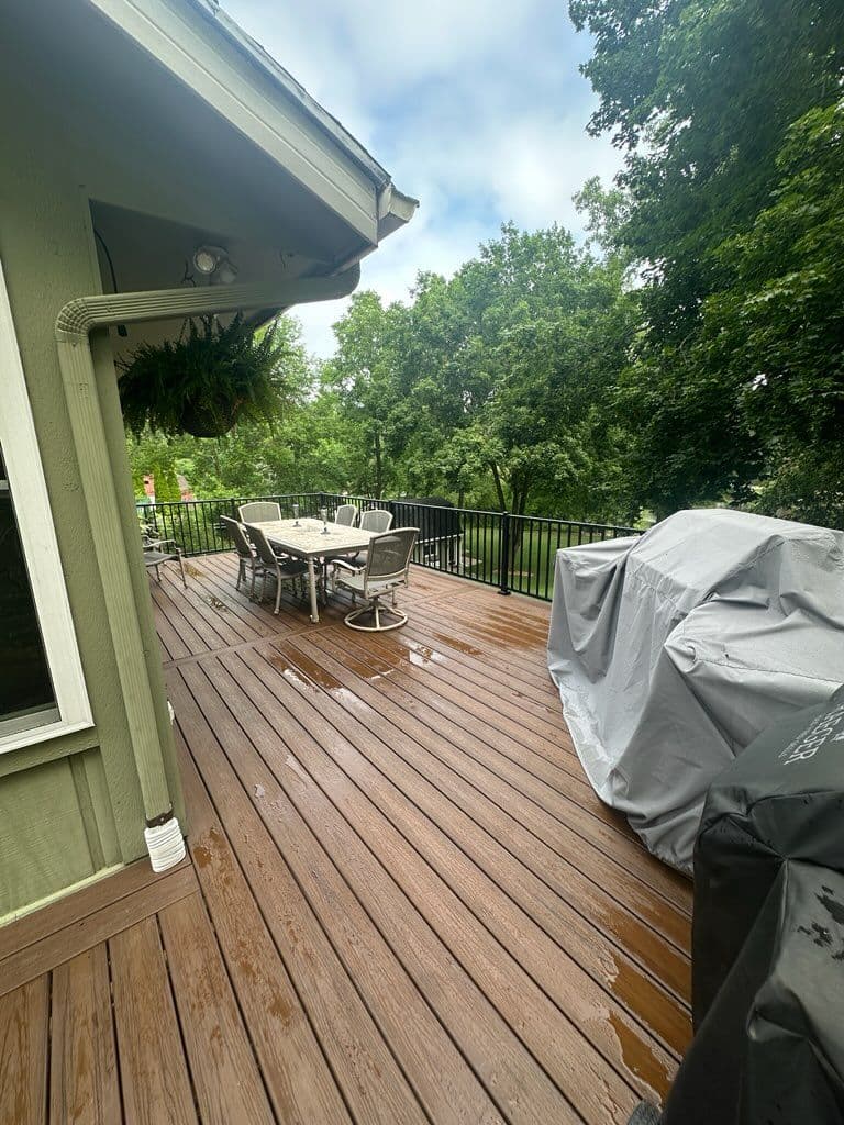 Gallery photos for Stunning Deck Transformation by VIBE Construction: Image #2