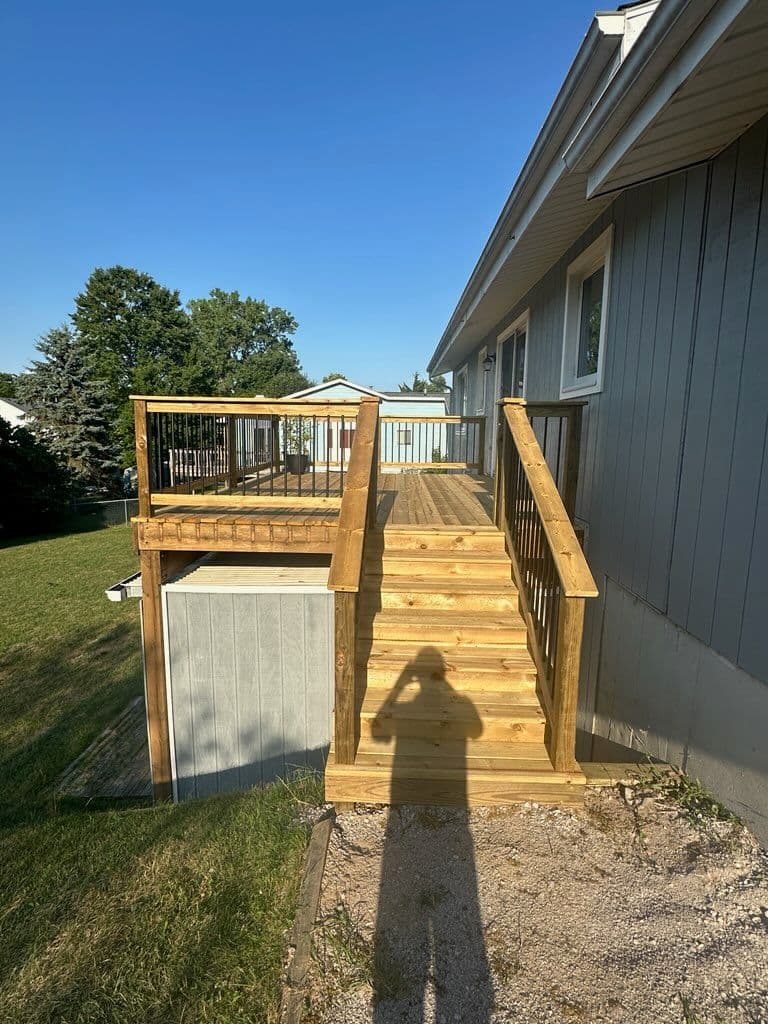 Gallery photos for VIBE Construction Transforms Outdoor Spaces with Stunning Decks: Image #3