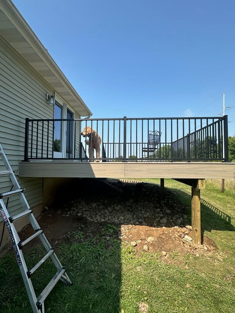 Gallery photos for Charming Trex Deck with Pet-Friendly Features: Image #1