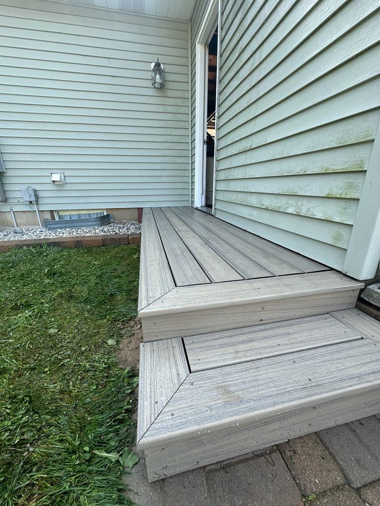 Gallery photos for Charming Trex Deck with Pet-Friendly Features: Image #3