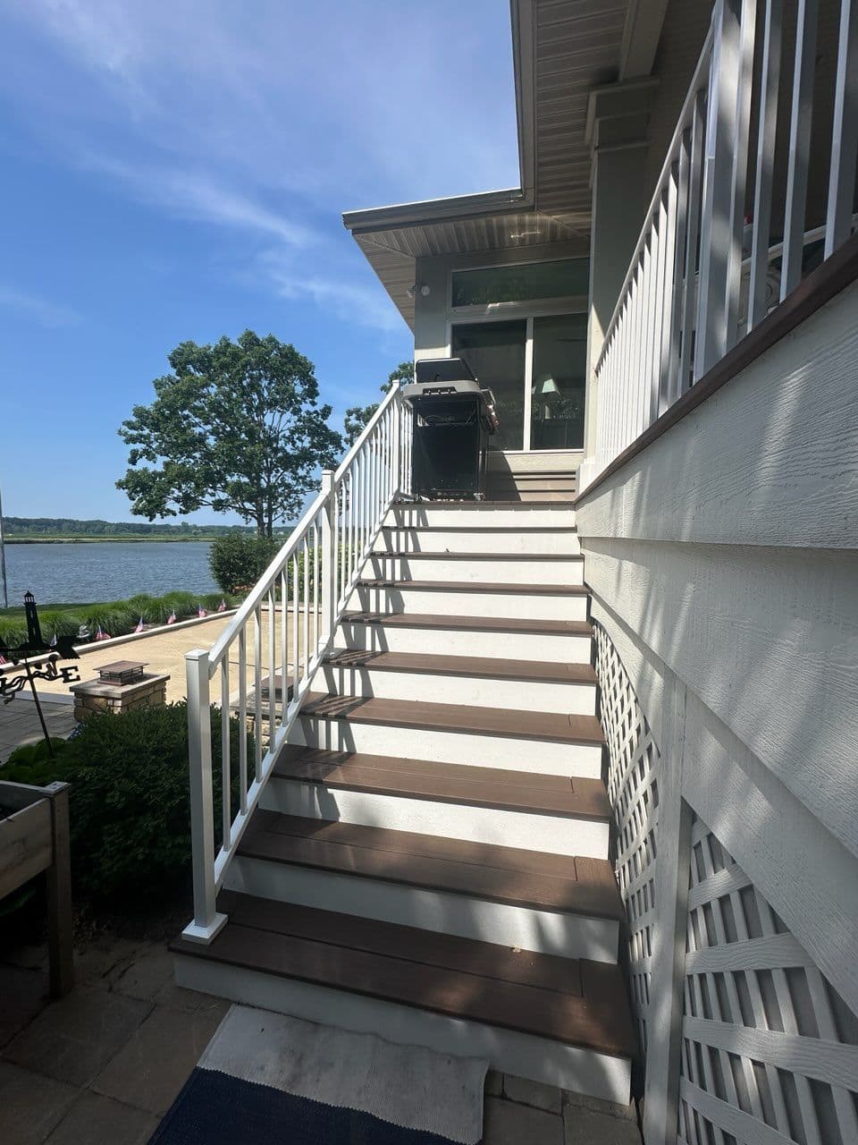 Gallery photos for Elegant Trex Deck with Westbury Railings: Image #3